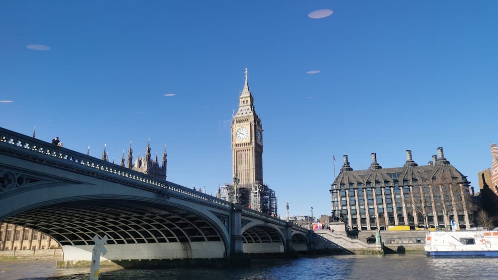 London cityscape - Find luggage storage, self-storage, and secure storage facilities in London